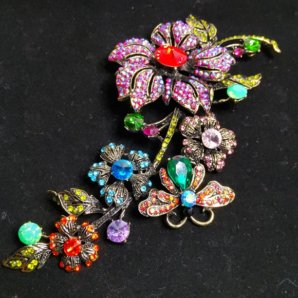 Vintage large colorful brooch Jewelry - 🌸HOST PICK🌸 Vintage large colorful floral/butterfly brooch